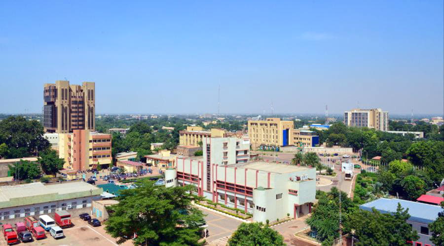 Onze autoverhuurservices bieden een gevarieerde selectie van voertuigen in Ouagadougou.